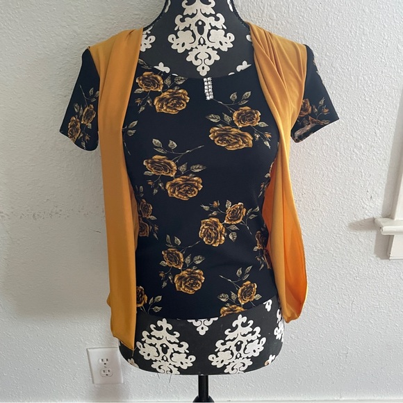 NWOT Women’s Mustard flower print shirt floral vest connected vintage 🏵️💐 - Picture 4 of 12